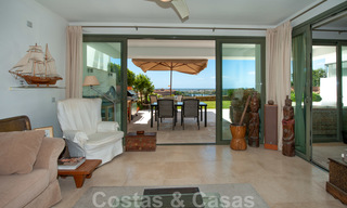 Modern eerstelijns golf appartement met prachtig golf- en zeezicht te koop in Los Flamingos Golf in Marbella - Benahavis 25144 