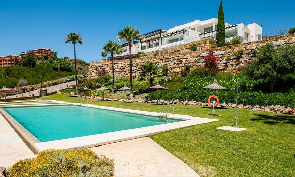 Modern eerstelijns golf appartement met prachtig golf- en zeezicht te koop in Los Flamingos Golf in Marbella - Benahavis 25149