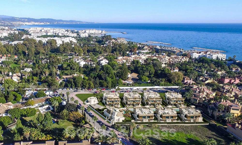 Moderne, halfvrijstaande villa's te koop op 300 meter van het strand - Puerto Banus, Marbella 25097