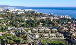 Moderne, halfvrijstaande villa's te koop op 300 meter van het strand - Puerto Banus, Marbella 25097 