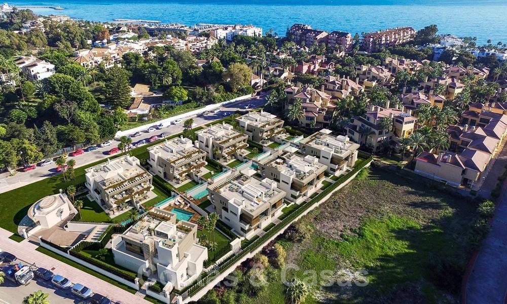 Moderne, halfvrijstaande villa's te koop op 300 meter van het strand - Puerto Banus, Marbella 25098