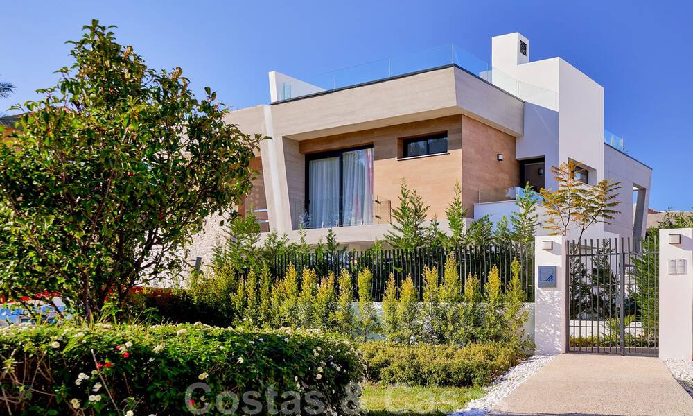 Moderne, halfvrijstaande villa's te koop op 300 meter van het strand - Puerto Banus, Marbella 31644