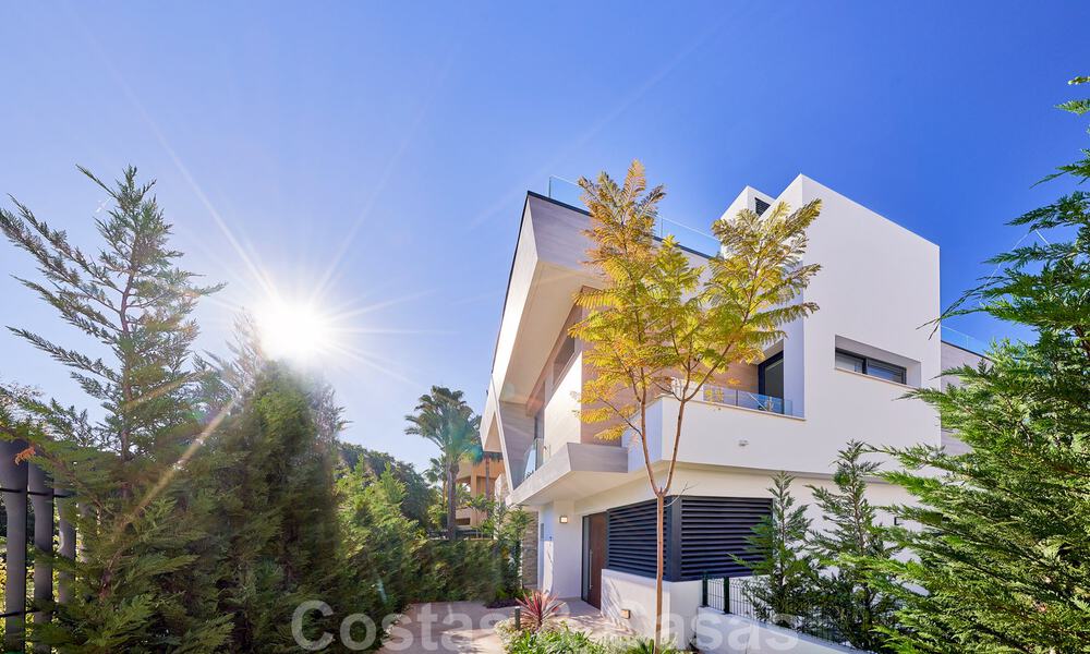 Moderne, halfvrijstaande villa's te koop op 300 meter van het strand - Puerto Banus, Marbella 31646