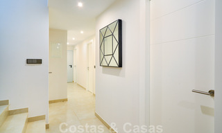 Moderne, halfvrijstaande villa's te koop op 300 meter van het strand - Puerto Banus, Marbella 31649 
