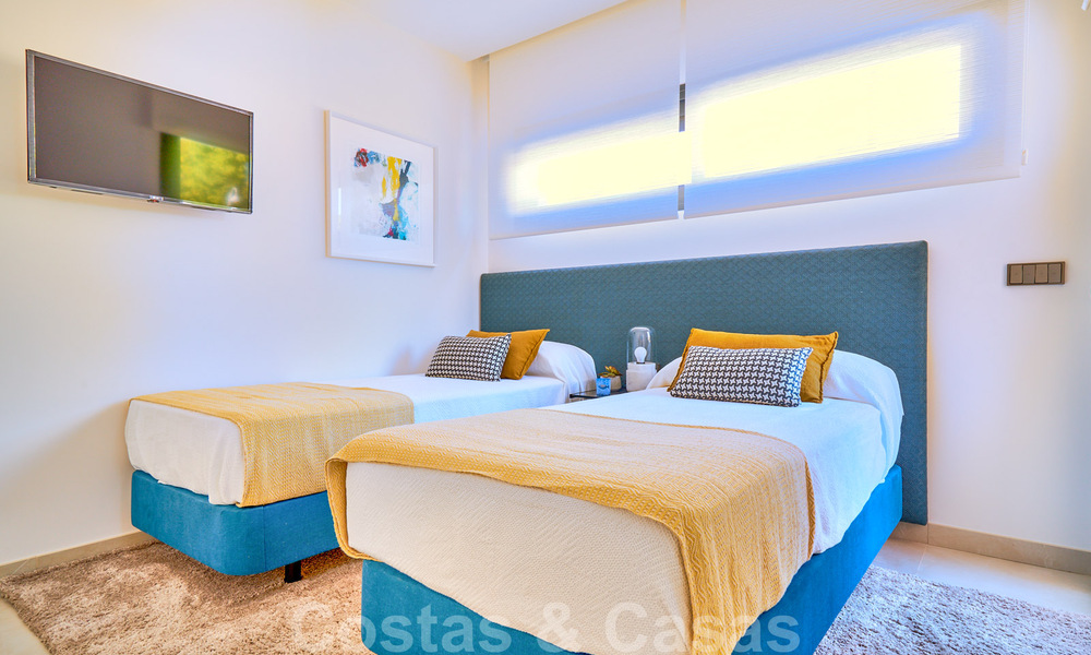 Moderne, halfvrijstaande villa's te koop op 300 meter van het strand - Puerto Banus, Marbella 31656