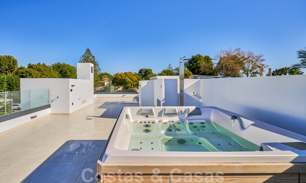 Moderne, halfvrijstaande villa's te koop op 300 meter van het strand - Puerto Banus, Marbella 31663