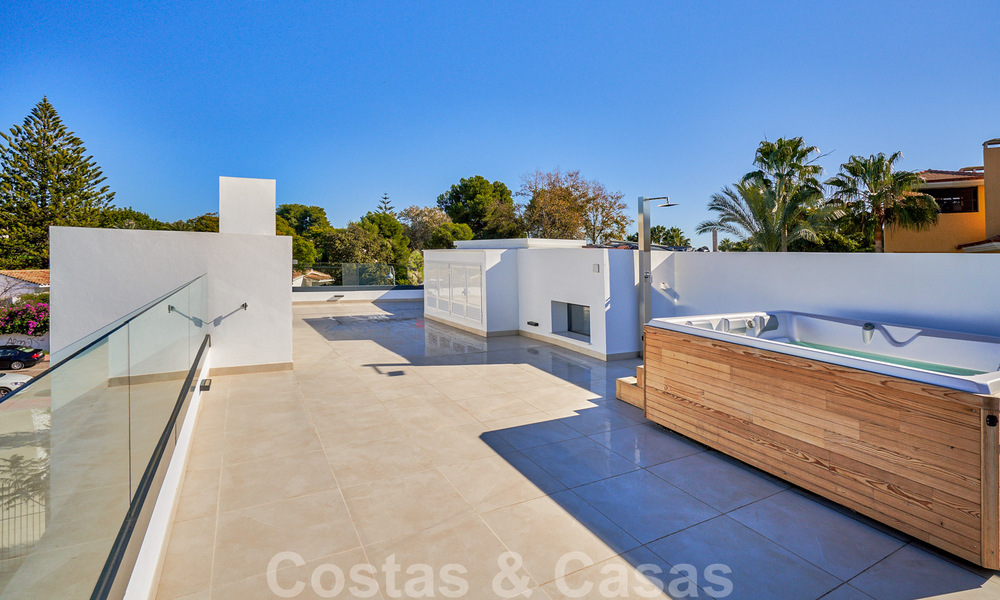 Moderne, halfvrijstaande villa's te koop op 300 meter van het strand - Puerto Banus, Marbella 31664