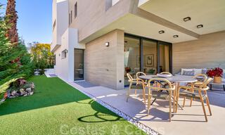 Moderne, halfvrijstaande villa's te koop op 300 meter van het strand - Puerto Banus, Marbella 31672 
