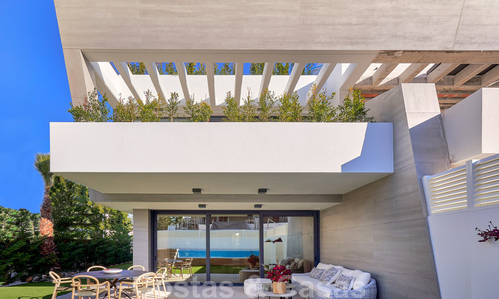 Moderne, halfvrijstaande villa's te koop op 300 meter van het strand - Puerto Banus, Marbella 31676