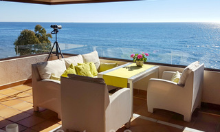 Opportuniteit! Modern appartement te koop op de eerste rij van een frontlijn strand complex met open zeezicht tussen Marbella en Estepona 25516 