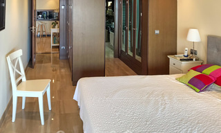 Modern appartement te koop in een eerstelijnsstrand complex met zeezicht tussen Marbella en Estepona 25558 