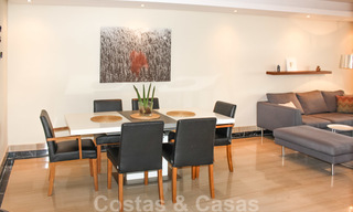 Modern appartement te koop in een eerstelijns strand complex met zeezicht tussen Marbella en Estepona 25607 