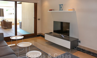 Modern appartement te koop in een eerstelijns strand complex met zeezicht tussen Marbella en Estepona 25609 