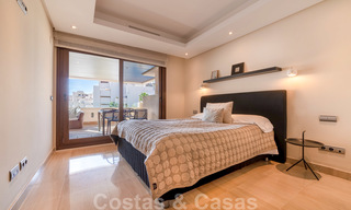 Modern appartement te koop in een eerstelijns strand complex met zeezicht tussen Marbella en Estepona 25631 