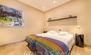 Modern appartement te koop in een eerstelijns strand complex met zeezicht tussen Marbella en Estepona 25632 
