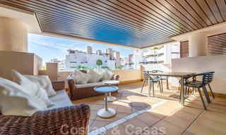 Modern appartement te koop in een eerstelijns strand complex met zeezicht tussen Marbella en Estepona 25639 