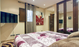 Modern appartement te koop in een eerstelijnstrand complex met eigen zwembad tussen Marbella en Estepona. Grote prijsverlaging! 25686 