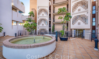 Modern appartement te koop in een eerstelijnstrand complex met eigen zwembad tussen Marbella en Estepona. Grote prijsverlaging! 25694 