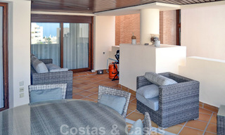 Modern appartement te koop in een eerstelijnstrand complex met zeezicht, tussen Marbella en Estepona 25738 