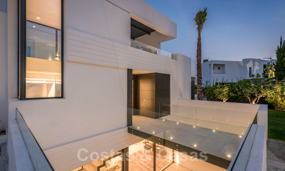 Nieuwe indrukwekkende hedendaagse luxe villa te koop met prachtig golf- en zeezicht in Marbella - Benahavis 25787
