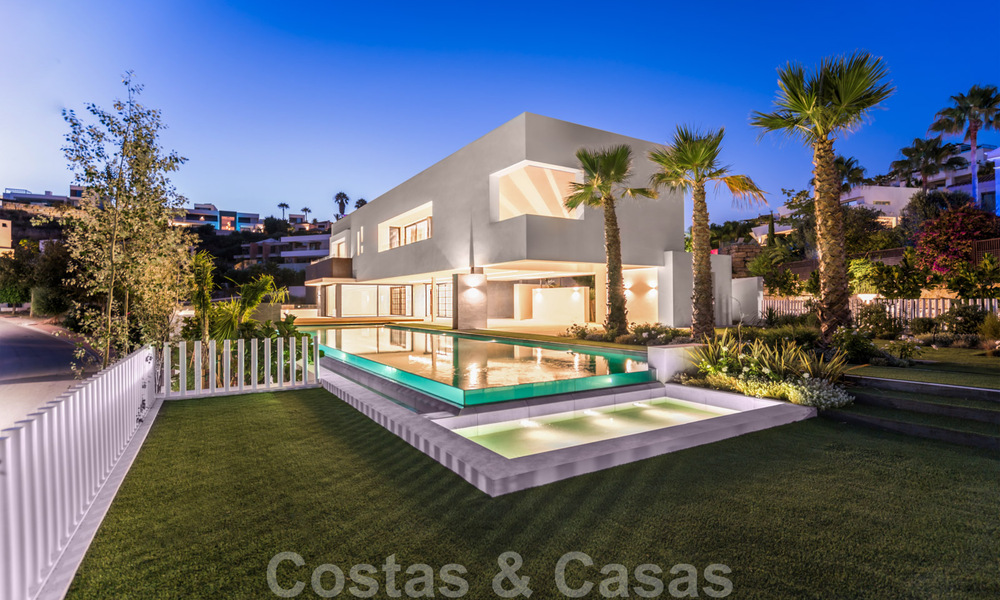 Gloednieuwe ultramoderne luxe villa te koop met zeezicht in Marbella - Benahavis 35662