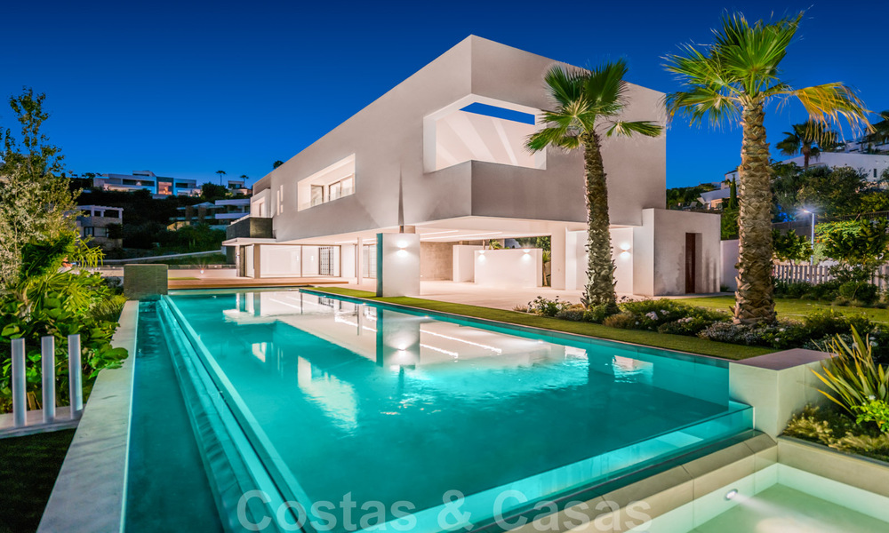 Gloednieuwe ultramoderne luxe villa te koop met zeezicht in Marbella - Benahavis 35663