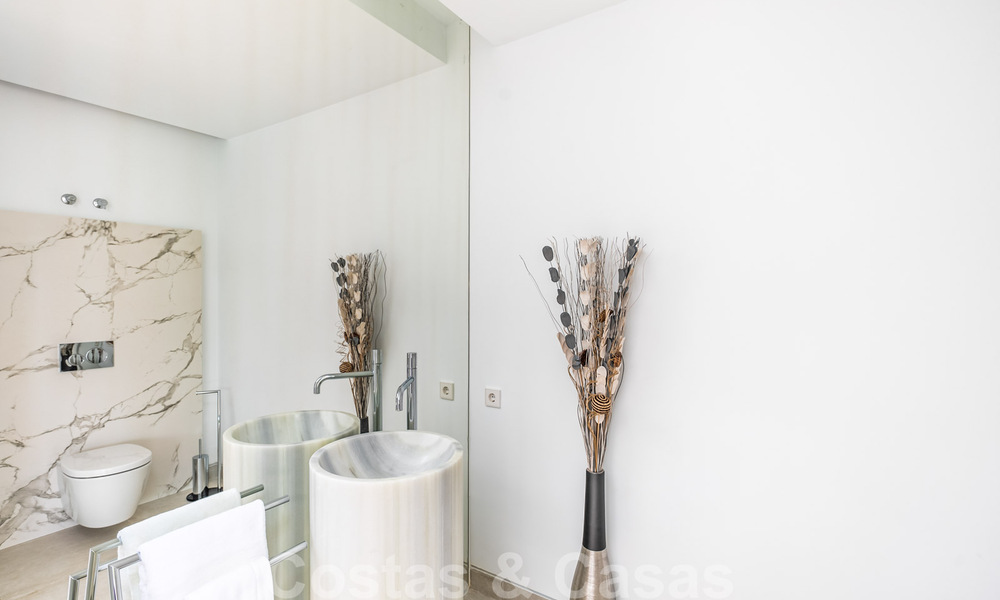 Gloednieuwe ultramoderne luxe villa te koop met zeezicht in Marbella - Benahavis 35681