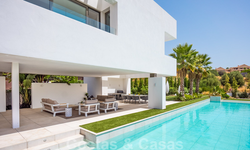 Gloednieuwe ultramoderne luxe villa te koop met zeezicht in Marbella - Benahavis 35694