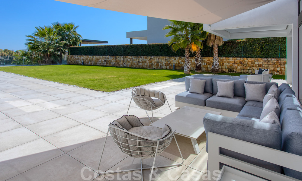 Instapklare nieuwe moderne luxe villa te koop, direct aan de golfbaan gelegen in Marbella - Benahavis 35401