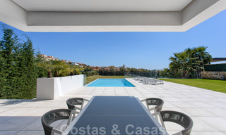 Instapklare nieuwe moderne luxe villa te koop, direct aan de golfbaan gelegen in Marbella - Benahavis 35403 