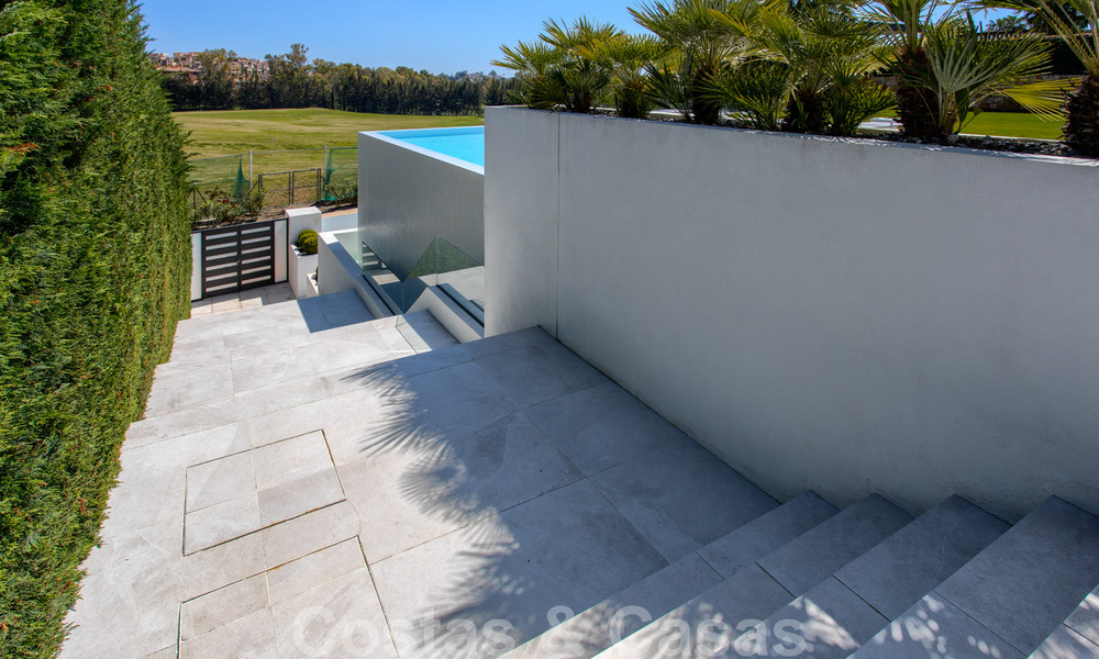 Instapklare nieuwe moderne luxe villa te koop, direct aan de golfbaan gelegen in Marbella - Benahavis 35404