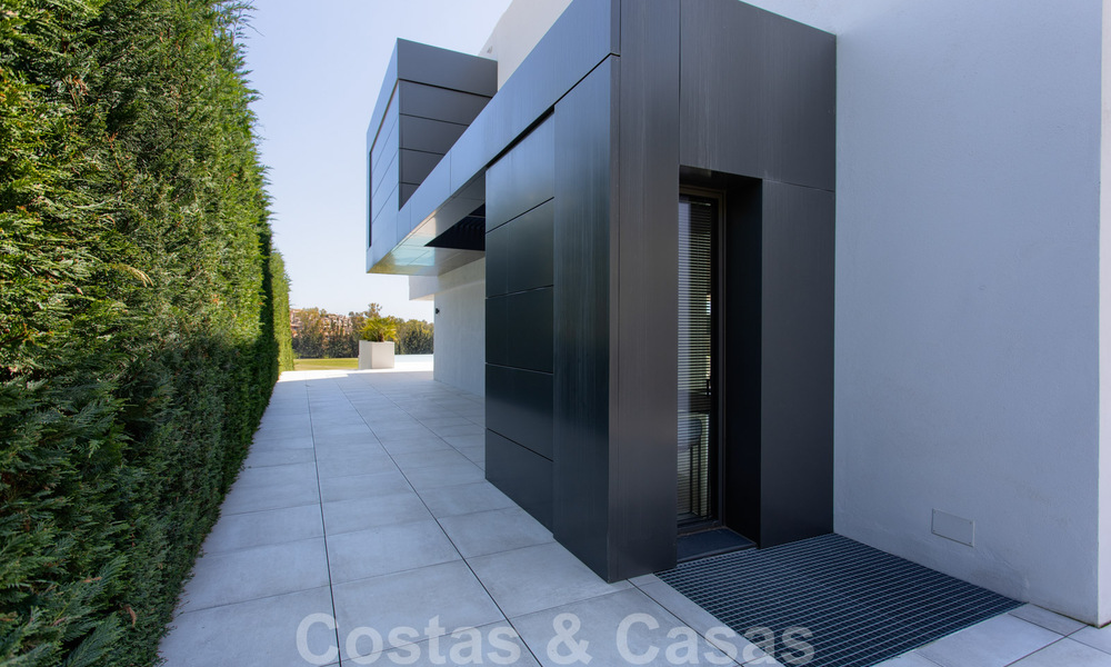 Instapklare nieuwe moderne luxe villa te koop, direct aan de golfbaan gelegen in Marbella - Benahavis 35406