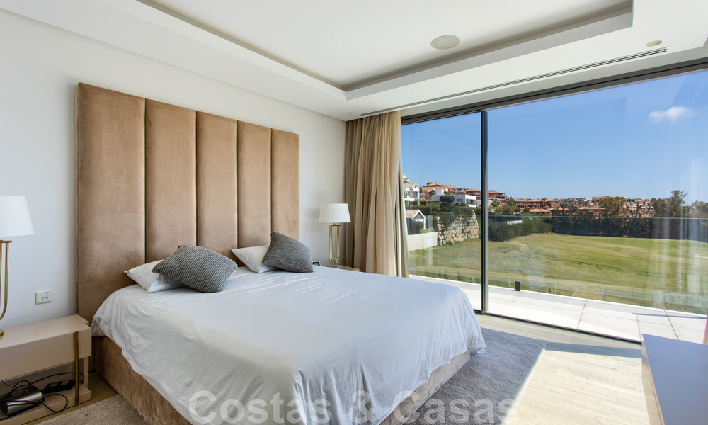 Instapklare nieuwe moderne luxe villa te koop, direct aan de golfbaan gelegen in Marbella - Benahavis 35411