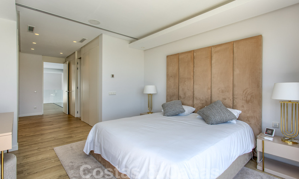 Instapklare nieuwe moderne luxe villa te koop, direct aan de golfbaan gelegen in Marbella - Benahavis 35412