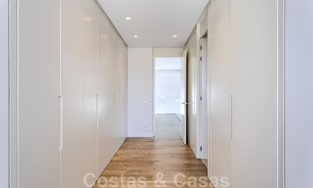 Instapklare nieuwe moderne luxe villa te koop, direct aan de golfbaan gelegen in Marbella - Benahavis 35413