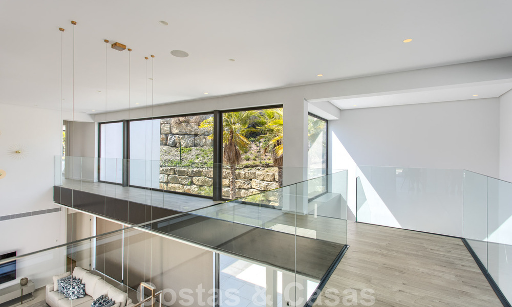 Instapklare nieuwe moderne luxe villa te koop, direct aan de golfbaan gelegen in Marbella - Benahavis 35418
