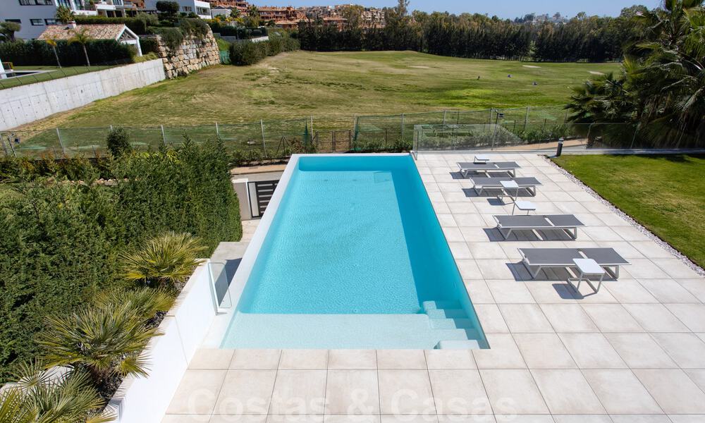 Instapklare nieuwe moderne luxe villa te koop, direct aan de golfbaan gelegen in Marbella - Benahavis 35426