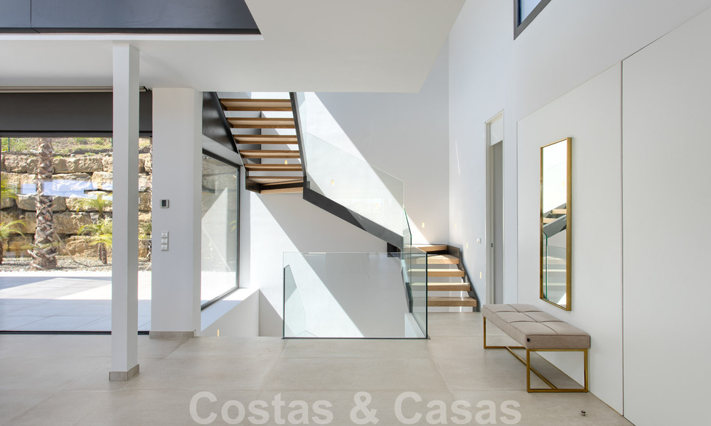 Instapklare nieuwe moderne luxe villa te koop, direct aan de golfbaan gelegen in Marbella - Benahavis 35436