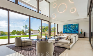 Instapklare nieuwe moderne ruime luxe villa te koop, direct aan de golfbaan gelegen in Marbella - Benahavis 25912 