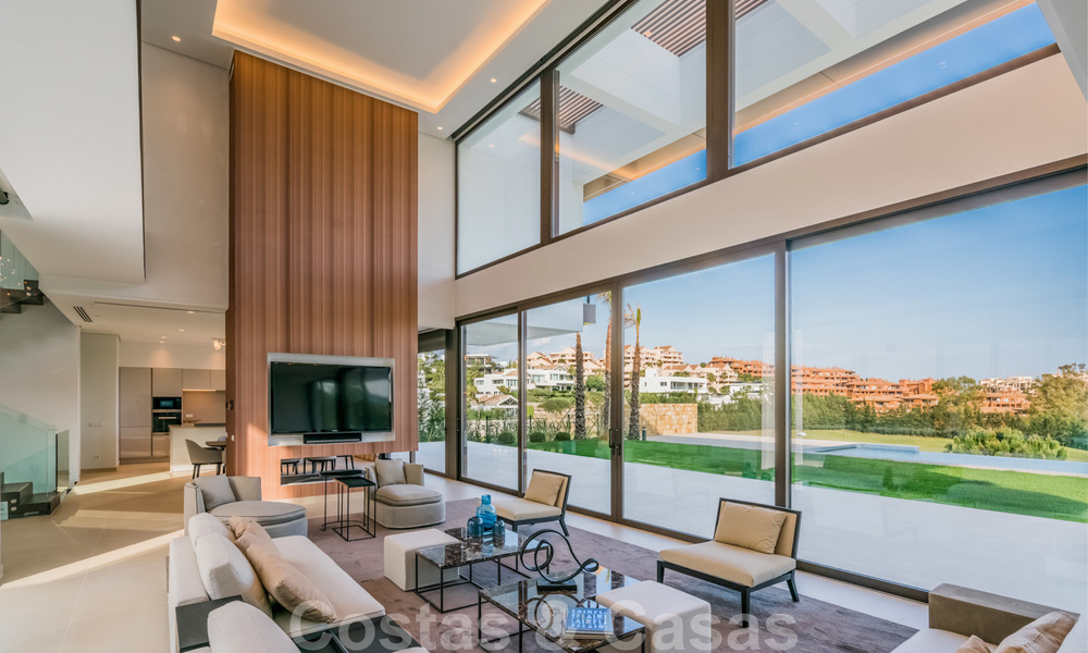 Instapklare nieuwe moderne ruime luxe villa te koop, direct aan de golfbaan gelegen in Marbella - Benahavis 25914