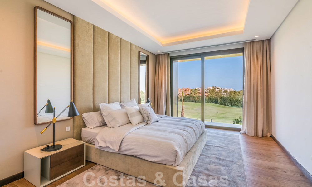 Instapklare nieuwe moderne ruime luxe villa te koop, direct aan de golfbaan gelegen in Marbella - Benahavis 25916