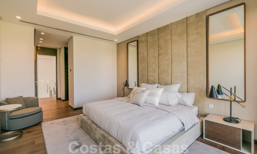 Instapklare nieuwe moderne ruime luxe villa te koop, direct aan de golfbaan gelegen in Marbella - Benahavis 25917