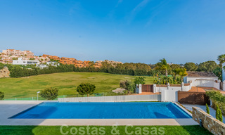 Instapklare nieuwe moderne ruime luxe villa te koop, direct aan de golfbaan gelegen in Marbella - Benahavis 25921 