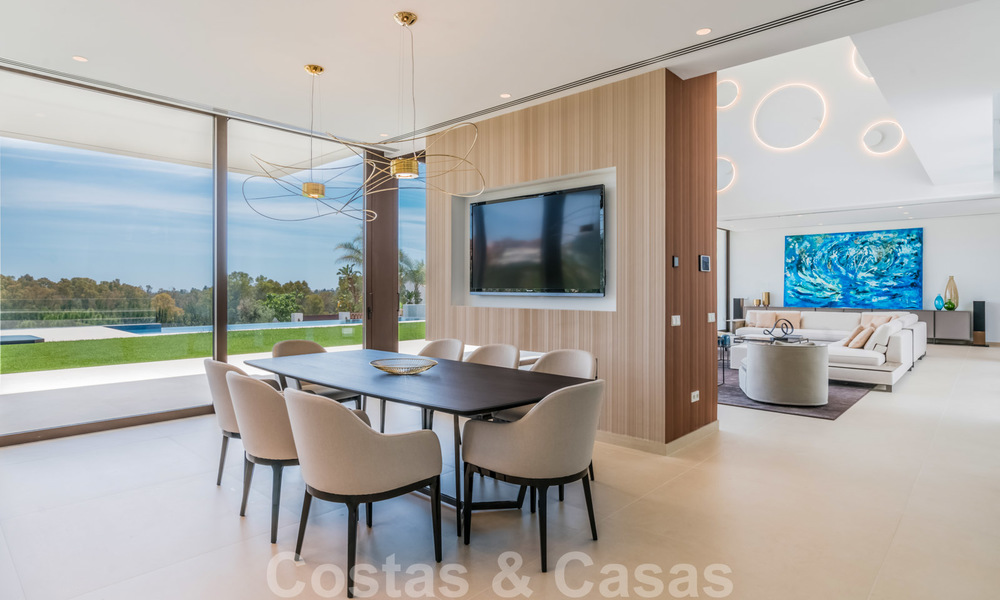 Instapklare nieuwe moderne ruime luxe villa te koop, direct aan de golfbaan gelegen in Marbella - Benahavis 25924