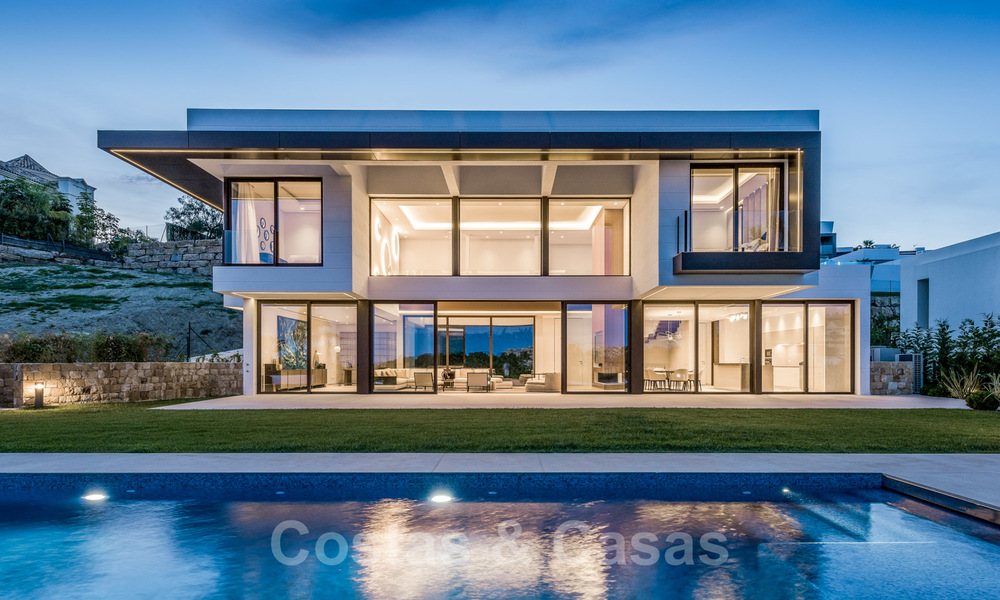 Instapklare nieuwe moderne ruime luxe villa te koop, direct aan de golfbaan gelegen in Marbella - Benahavis 25928