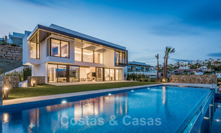 Instapklare nieuwe moderne ruime luxe villa te koop, direct aan de golfbaan gelegen in Marbella - Benahavis 25929 