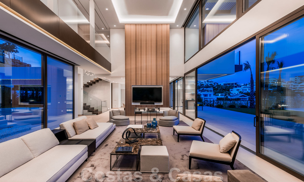 Instapklare nieuwe moderne ruime luxe villa te koop, direct aan de golfbaan gelegen in Marbella - Benahavis 25932