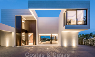 Instapklare nieuwe moderne ruime luxe villa te koop, direct aan de golfbaan gelegen in Marbella - Benahavis 25934 