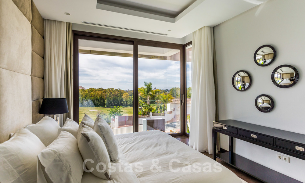 Instapklare nieuwe moderne ruime luxe villa te koop, direct aan de golfbaan gelegen in Marbella - Benahavis 25936