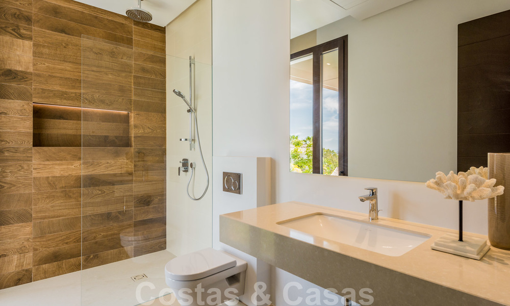 Instapklare nieuwe moderne ruime luxe villa te koop, direct aan de golfbaan gelegen in Marbella - Benahavis 25938